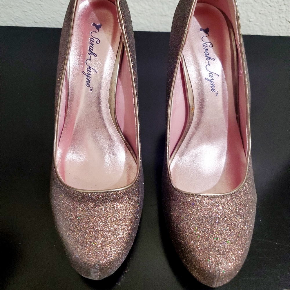 Party š„³ Heels - Picture 2 of 6